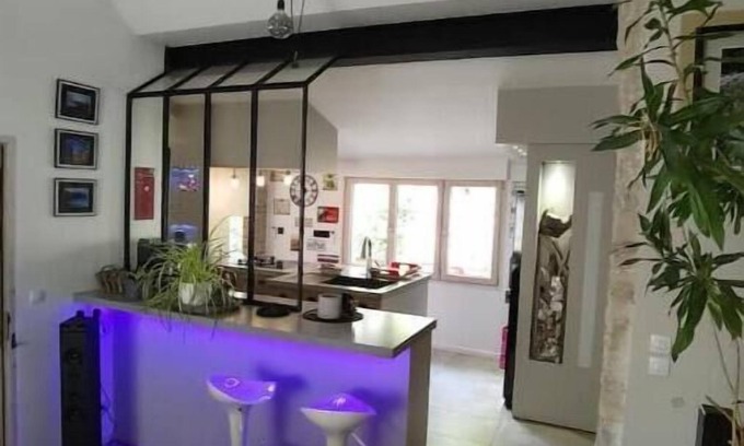 Senlis House | Idyllic House with Spa, Hot Tub & Pet-Friendly Amenities