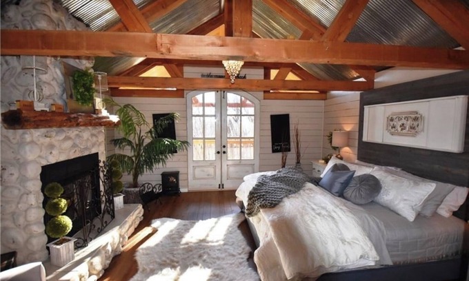 Eureka Springs Cabin | Secluded Mountain Cabin for Couples near Eureka Springs