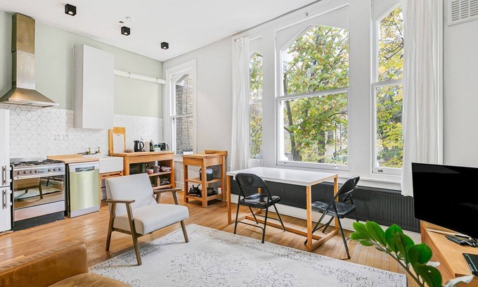 Brixton Apartment | Modern Condo in Brixton with Family-Friendly Amenities