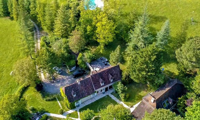 Soucirac House | Idyllic Cottage Retreat with Pool and Spa in Scenic Countryside