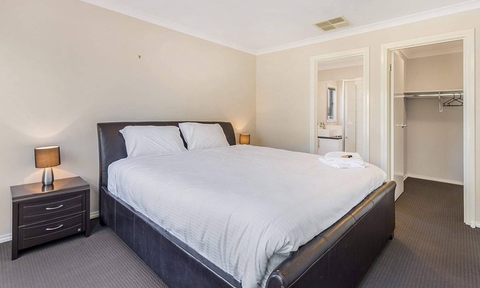 Epsom House | Charming and Upscale Home Free Parking
