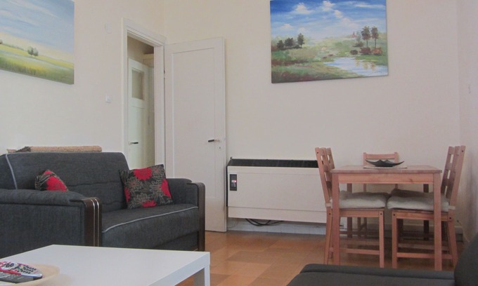 Tel Aviv City Center Apartment | Charming City-Center Apartment with Balcony & Spa Amenities