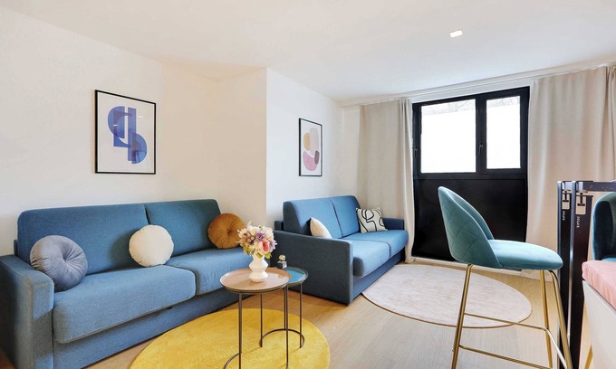 Quartier Saint-Ambroise Apartment | Cozy Retreat Near Marais with Spa and Family-Friendly Amenities