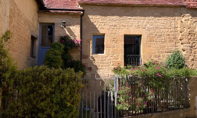 Montfort Apartment | Charming apartment 5min from La Dordogne