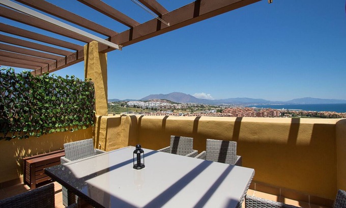 Puerto de la Duquesa Apartment | Beachside Apartment with Ocean View and Top Reviews