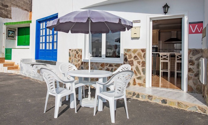 Orzola Apartment | Cozy Apartment by the Sea Near Caletón Blanco with Wi-Fi