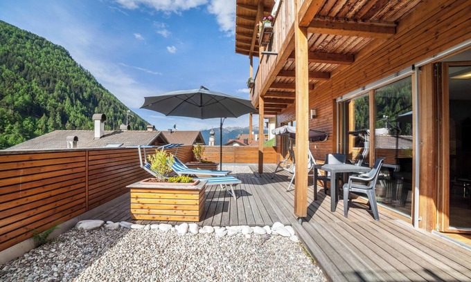 Planol Apartment | Serene Ferienwohnung Terrasse: Mountain View & Pet Friendly