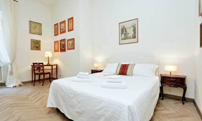 Rione III Colonna Apartment | Cozy Apartment for 4 Near Piazza di Spagna with Spa & Kitchen