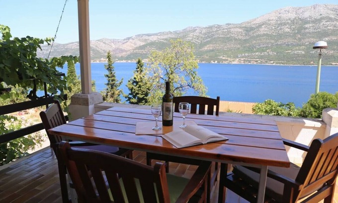 Medvinjak Apartment | Cozy Apartment for Two in Korčula - Guest Rated 10/10