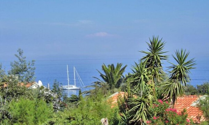 Erbalunga Apartment | Top-Rated Oceanfront Apartment with Pool & Pet-Friendly Amenities