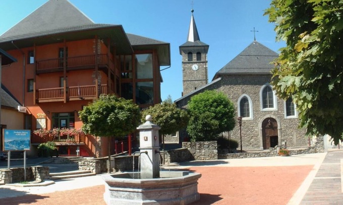 La Rochette Apartment | Mountain-Foot Apartment with Breakfast & Family-Friendly Vibes