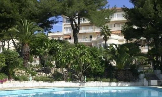 Hyeres Apartment | Elegant Apartment with Oceanfront Views in Hyeres