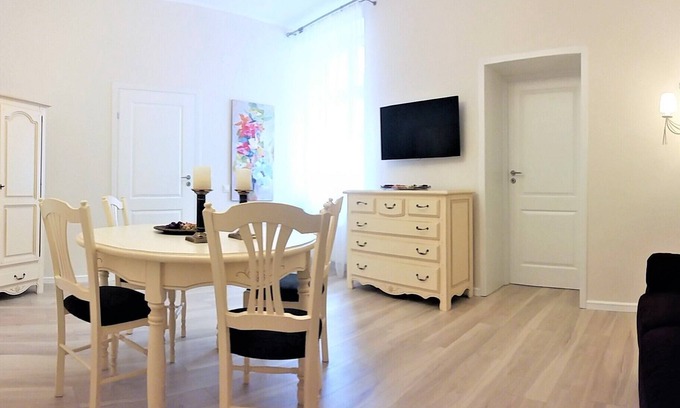 Sibiu Old Town Apartment | Downtown Apartment with Kitchen & Breakfast for Families