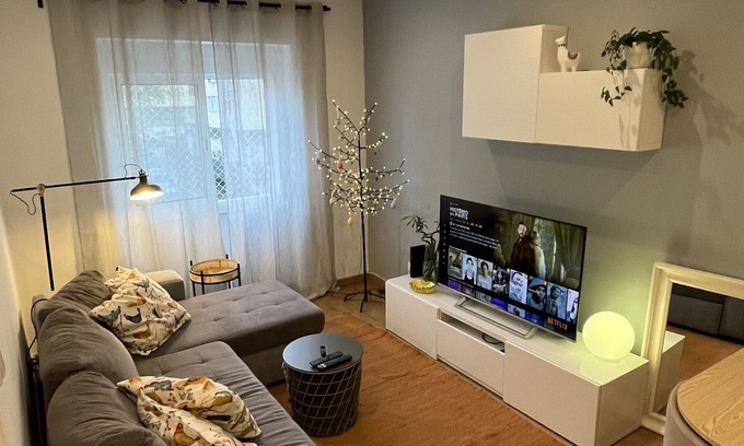 Alfornelos Apartment | Cozy Apartment in Lisbon with Breakfast and Family Amenities
