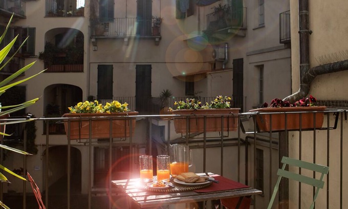 Roman Quarter Apartment | Family-Friendly Apartment in Quadrilatero Romano, Pet Welcome