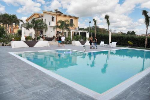 Rilievo Apartment | Elegant Apartment on Str Marsala with Pool & Pet Friendly