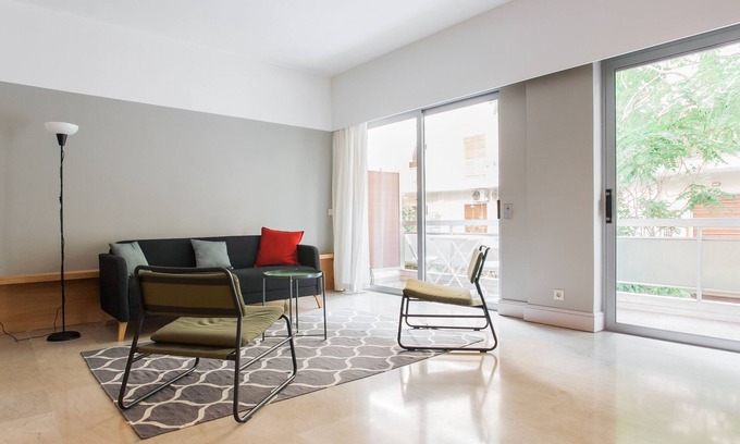 Pangrati Apartment | Trendy Apartment in Pangrati, Athens with Spa & Pool