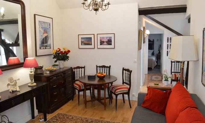 Marais Apartment | Delightful Parisian Apartment with Spa & Kitchen Access