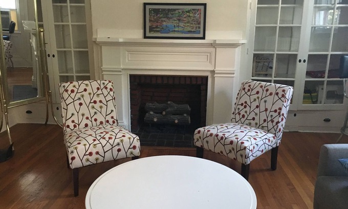 Downtown Apartment | Historic Downtown Frederick Apartment - 9.8 Guest Rated!