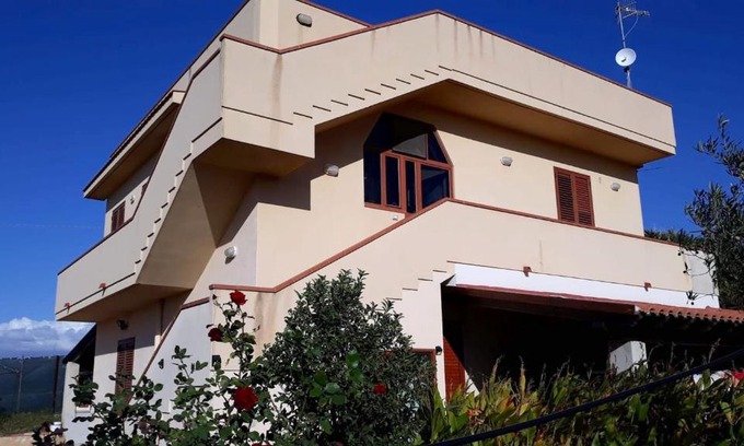 Contrada Fiori Sud Apartment | Pet-Friendly Sea View Apartment in Menfi - Rated 9.5/10
