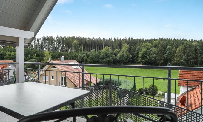 Neukirch Apartment | Top-Rated Apartment “Merk” with Balcony & Garden Retreat