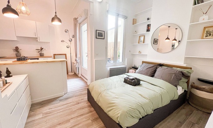 7th Arrondissement Apartment | Charming apartment near Eiffel Tower in Paris