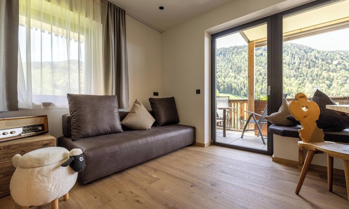 Collepietra Apartment | Inviting Apartment “Sonnleiten Sonnenalm” with Mountain Views