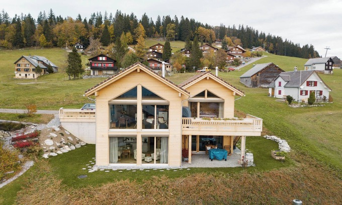 Mitloedi Apartment | Charming Apartment Strohballenhaus in Scenic Amden, Switzerland