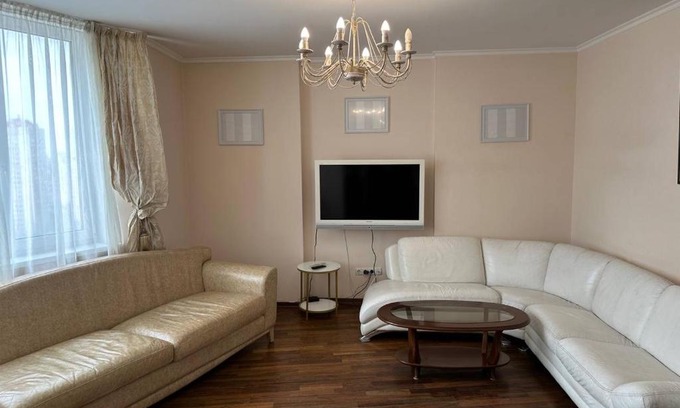 Pozniaky Apartment | 2-Bedroom Apartment Near Waterfront - Guest Rated 10/10