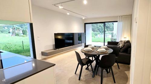 Sessa Apartment | Inviting Apartment with Garden & Convenient Parking