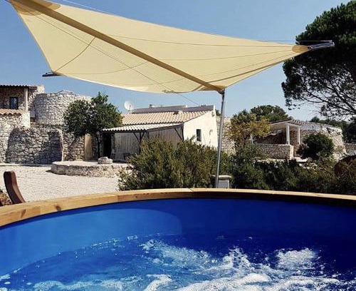 Marina di Pescoluse Apartment | Inviting Apartment with Jacuzzi & Sea View in Salve
