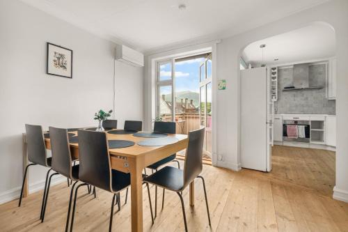 Sentrum Apartment | Inviting Apartment with Breathtaking Views for Families
