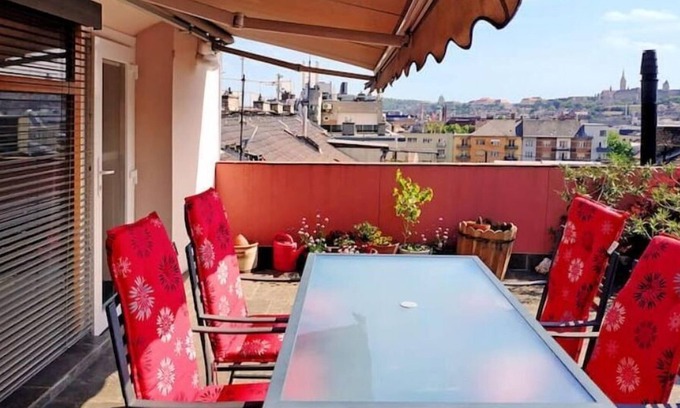 Orszagut Apartment | CHARMING APT/BIG PANORAMA TERRACE