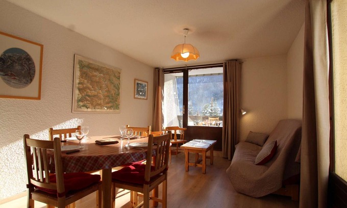 Saint-Chaffrey Apartment | Experience Apartment Saint-Chaffrey: Lake View & Spa Retreat