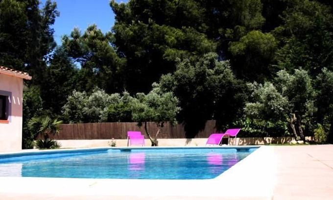 Velaux Apartment | Cozy Apartment for 4 in Velaux with Pool & Ocean Views