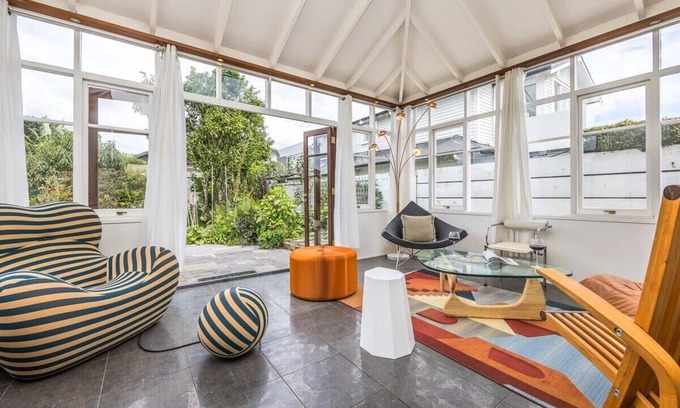 Mount Eden House | Elegant Art-Deco 3 Bedroom Bungalow Near City Fringe