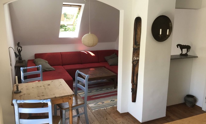 Forstenried House | Cozy Attic Apartment on Munich's Beautiful Outskirts
