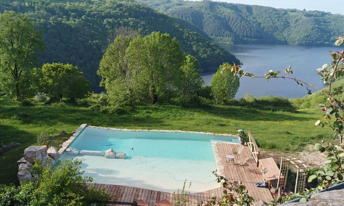 Paulhenc House | Idyllic Lakeside Cottage with Oceanfront Hot Tub & Pool
