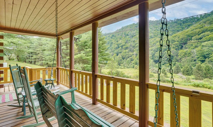 Austin Cabin | Inviting Austin Cabin Retreat with Spa and Breakfast Included