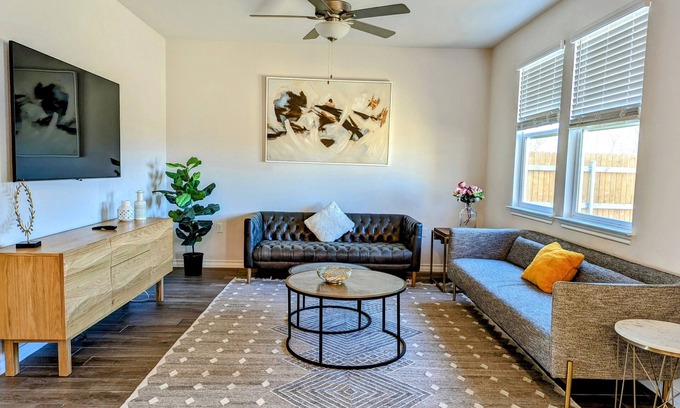 Austin House | Pet-Friendly Austin Retreat with Pool & Lake Views
