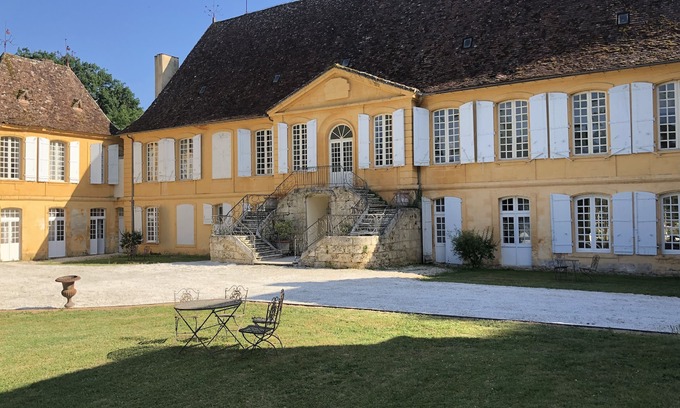 Bergerac House | Exquisite 18th Century Chateau in a Private Park Oasis
