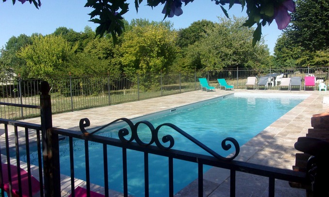 Pillac House | Cozy B&B with Spa, Pool & Pet-Friendly Amenities