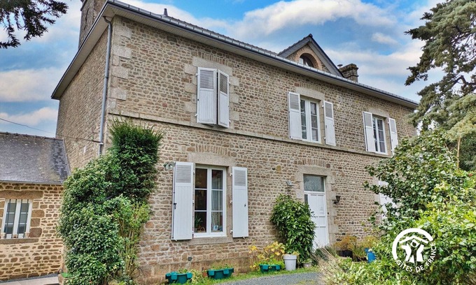 Niort-la-Fontaine Bed & Breakfast | Cozy Studio Flat in Lassay-les-Châteaux for Two
