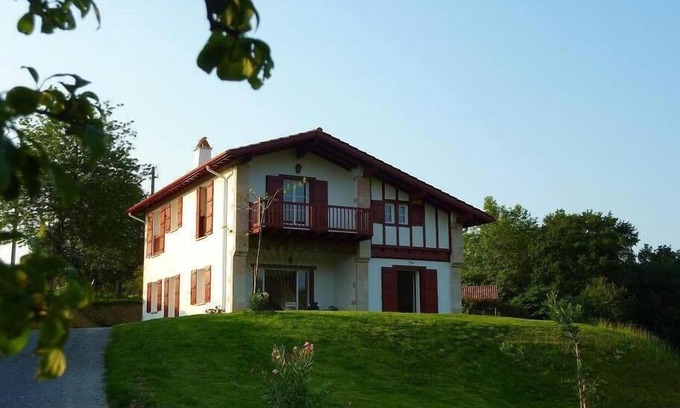 Saint-Pee-sur-Nivelle House | Beautiful Basque House with Spa & Child-Friendly Amenities