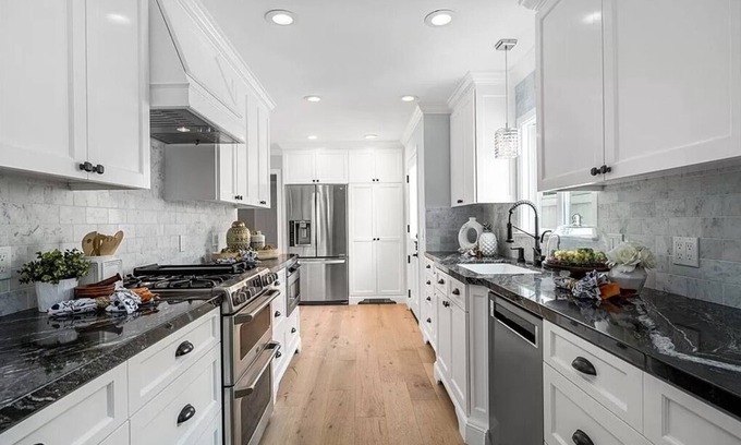 Balboa Island House | Experience Balboa Island Retreat with Hot Tub & Top Ratings