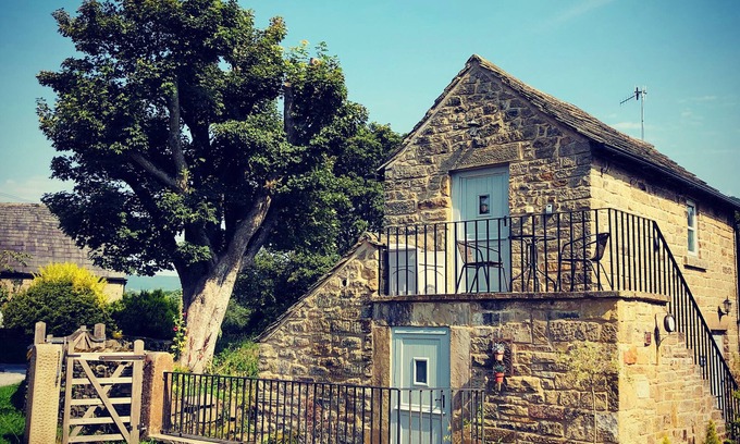 Hathersage House | Discover Barn-Hathersage: Private Parking & Scenic Views