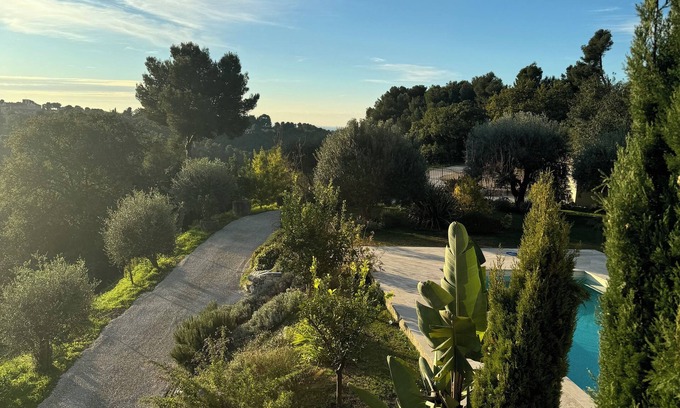 La Gaude Villa | Tranquil Country House for 10 with Private Pool & Ocean View