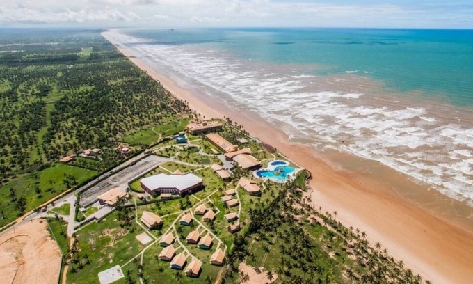 Barra dos Coqueiros House | Cozy Beach House with Oceanfront Views and Pet-Friendly Stay