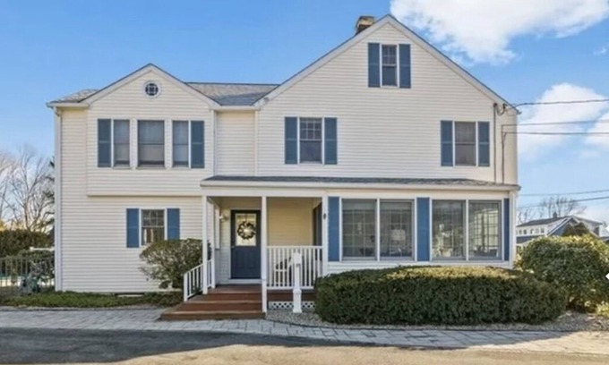 Clinton House | Beachfront Haven with Pool & Cozy Guest House Retreat