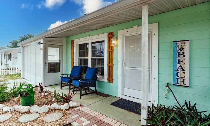 Venice House | Cozy Beach House on Venice Island Near Downtown and Trails